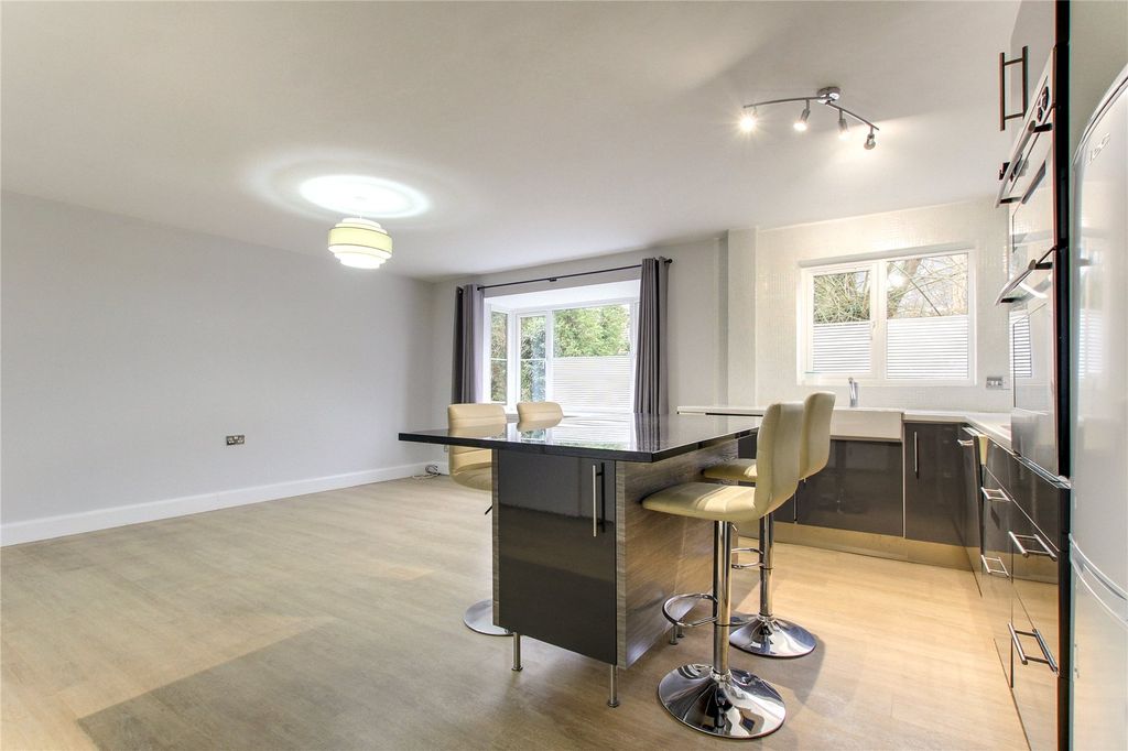 Additional image 6 of 2 bed flat for saleLower Kings Road, Berkhamsted, Hertfordshire HP4