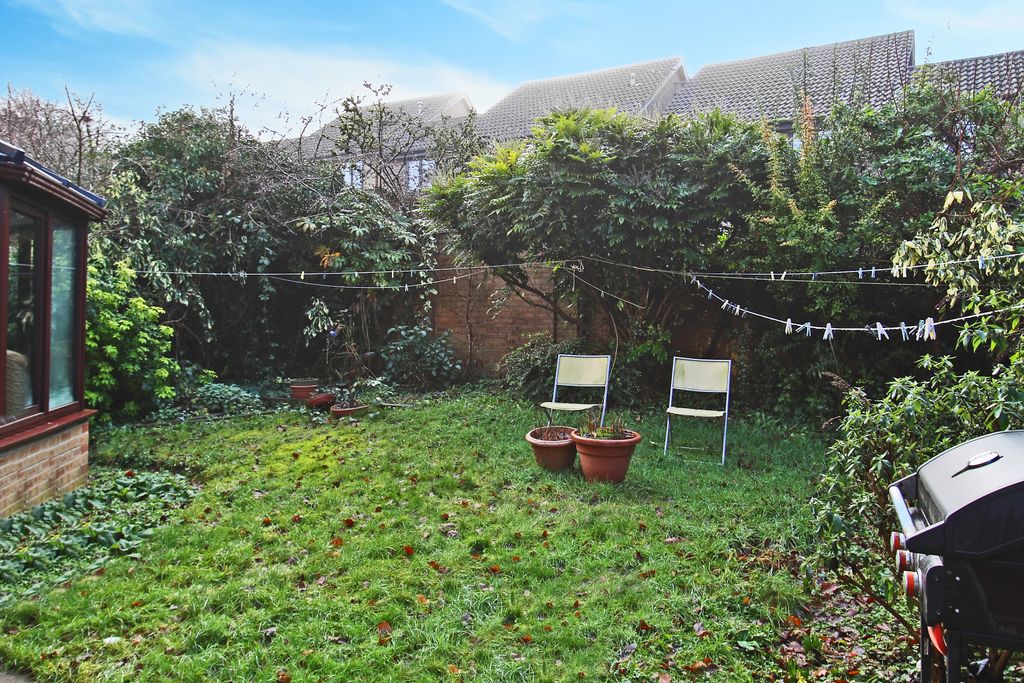 4 bed detached house for saleLillywhite Crescent, Andover SP10 photo 2