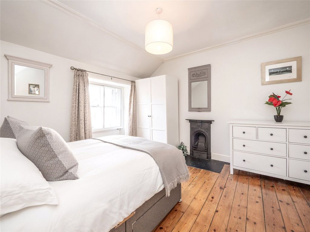 Additional image 8 of 2 bed flat for saleElder Street, New Town, Edinburgh EH1