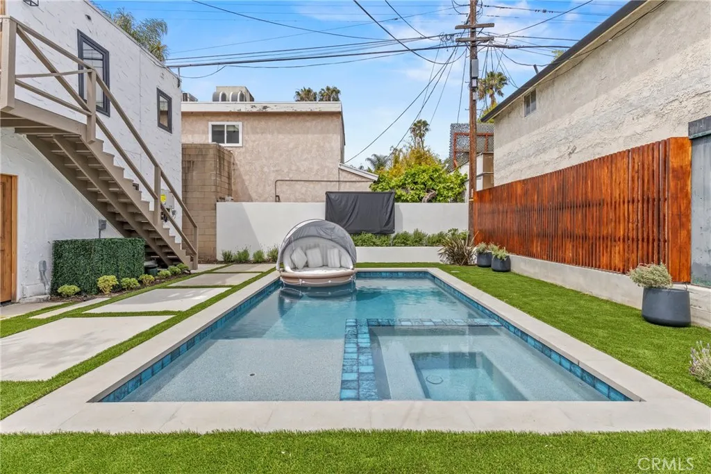 1519 Courtney Avenue, Los Angeles, CA 90046