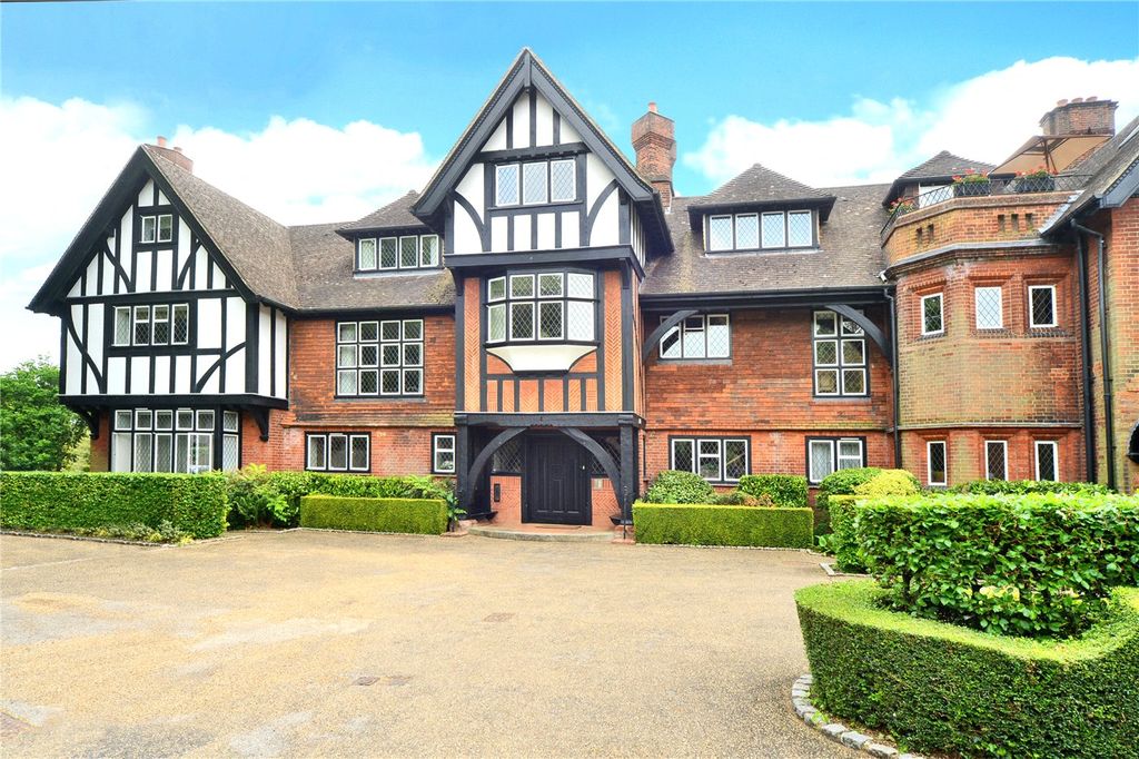 3 bed flat for saleHolly Hill Park, Holly Hill Drive, Banstead, Surrey SM7