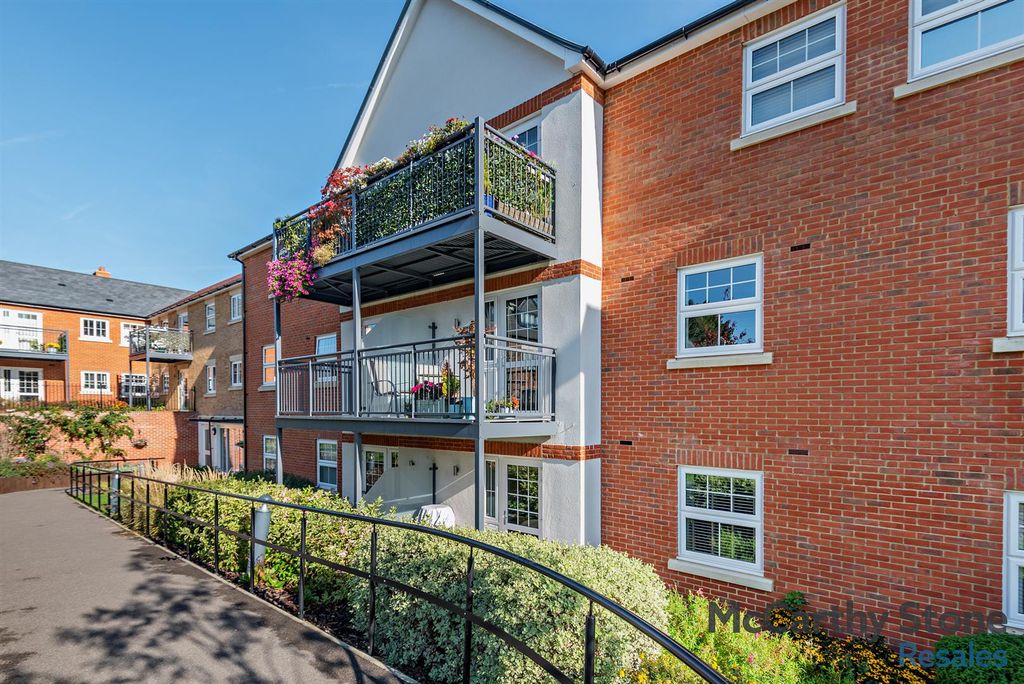 Additional image 32 of 2 bed flat for saleQueen Elizabeth Place, Orchard Lane, Alton GU34