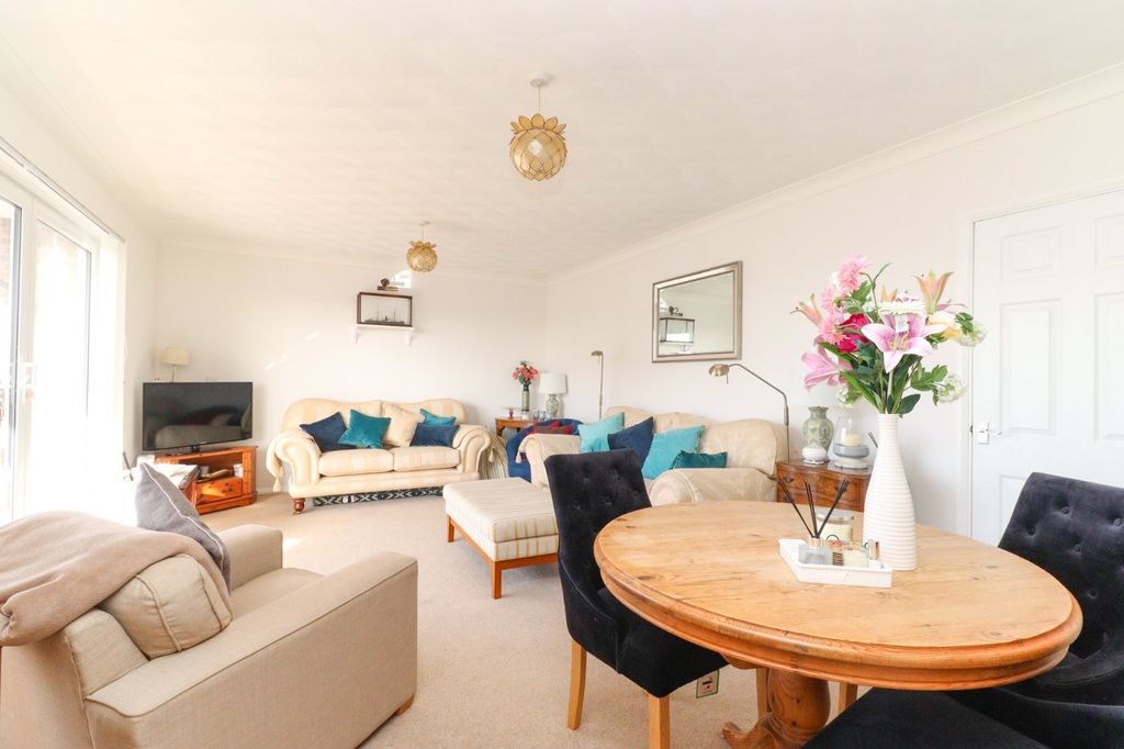 Additional image 5 of 2 bed flat for saleBay View Heights, Ethelbert Road, Birchington, Kent CT7