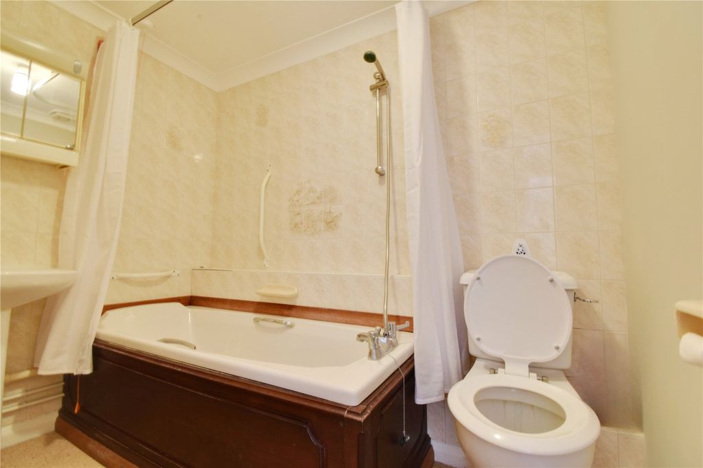 Additional image 6 of 1 bed flat for saleBreakspear Court, The Crescent, Abbots Langley, Hertfordshire WD5