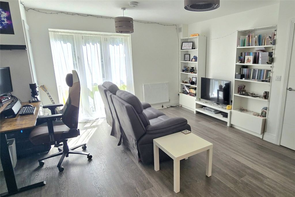 Additional image 3 of 1 bed flat for saleWoodside Close, Bagshot, Surrey GU19
