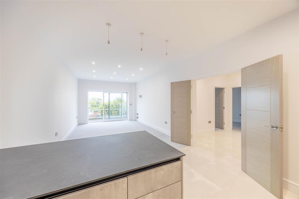 Additional image 7 of 2 bed flat for saleCherry View, Beech Road, Benfleet SS7