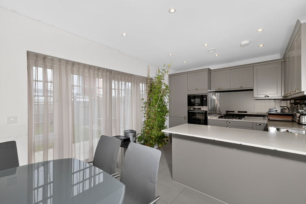 Additional image 3 of 5 bed semi-detached house for saleChamplain Street, Reading RG2