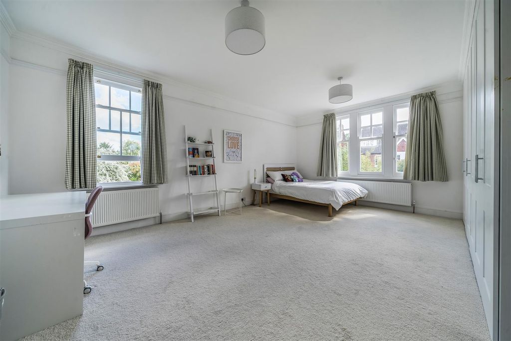 Additional image 16 of 6 bed detached house for salePemberley Avenue, Bedford MK40
