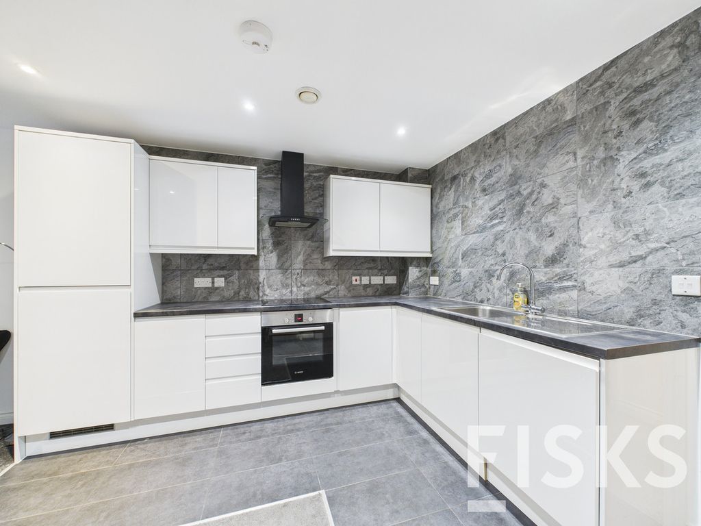 2 bed flat for saleCatherine Road, Benfleet SS7 photo 4