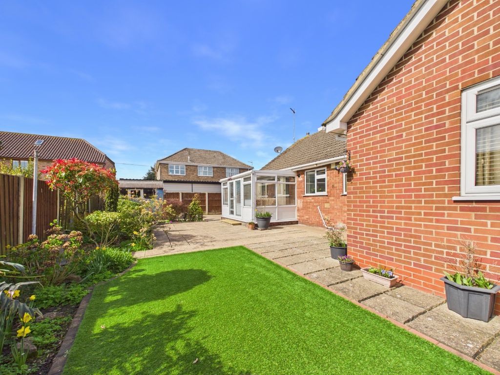 3 bed detached bungalow for saleSummerdale, Barton-Upon-Humber, Lincolnshire DN18 photo 4