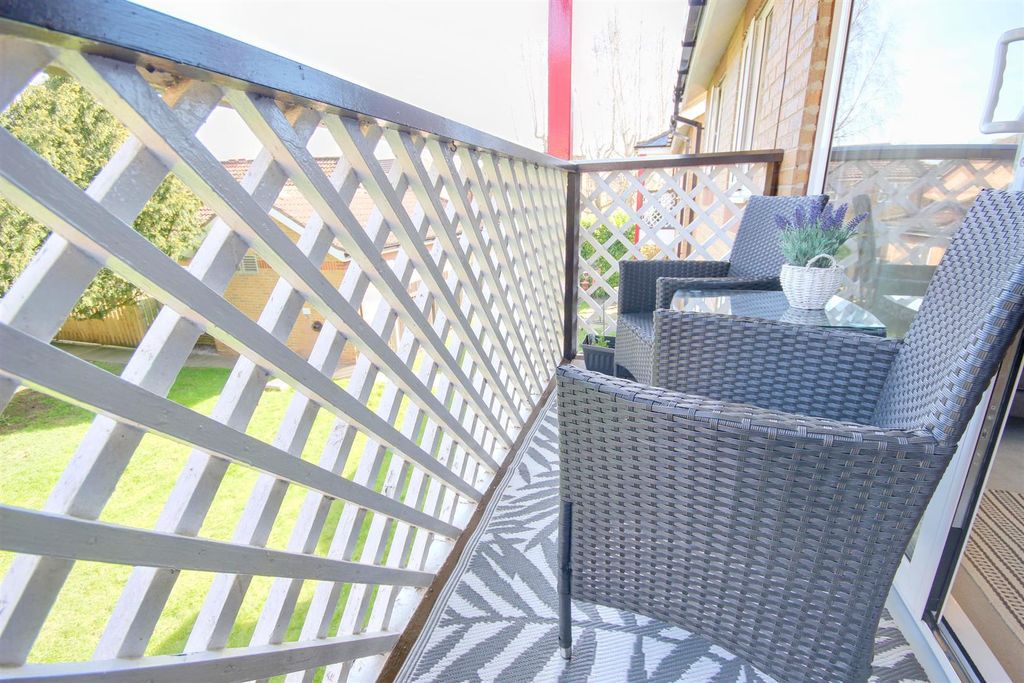 Additional image 9 of 2 bed flat for saleLong Lane, Beverley HU17
