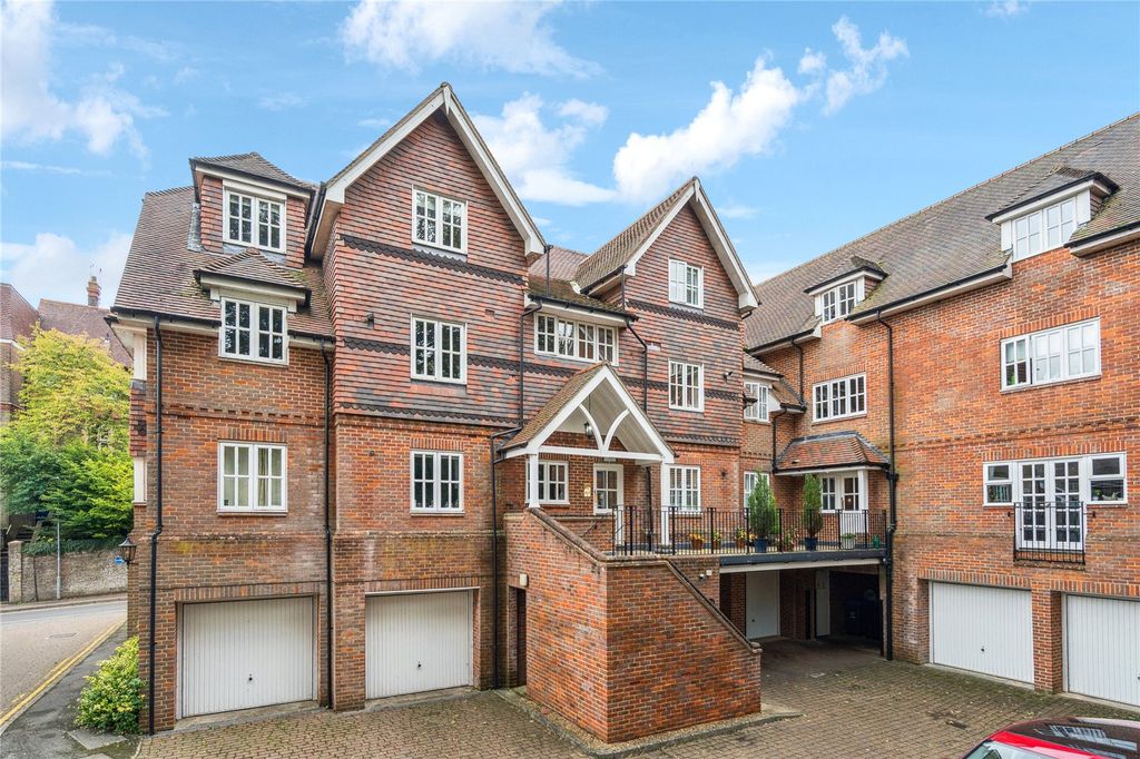 2 bed flat for saleChesham Road, Berkhamsted, Hertfordshire HP4
