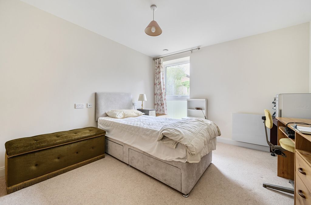 Additional image 5 of 2 bed flat for saleThe Dean, Alresford, Hampshire SO24