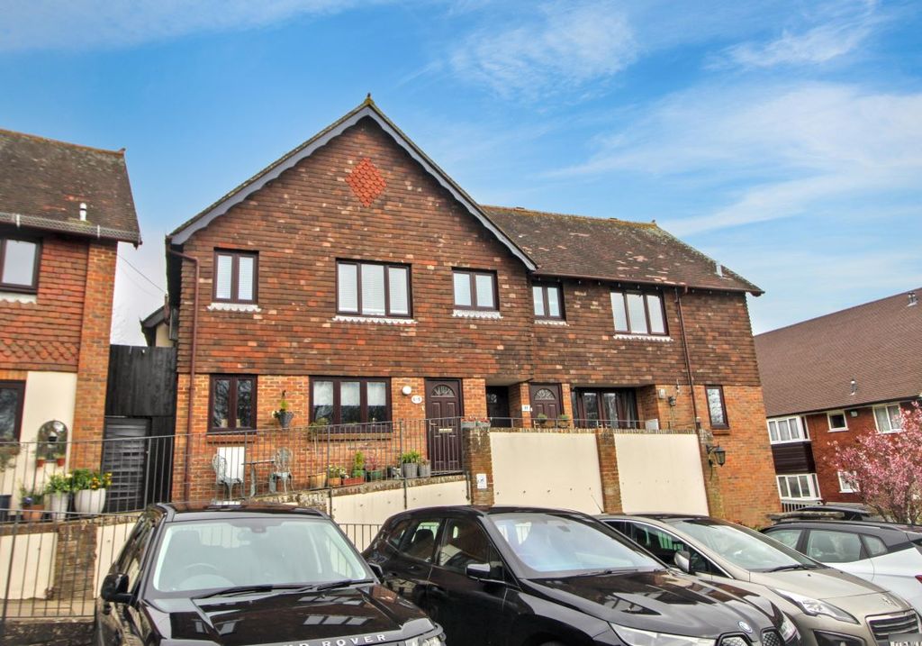 2 bed flat for sale11 Abbey Court, St. Martins Way, Battle, East Sussex TN33