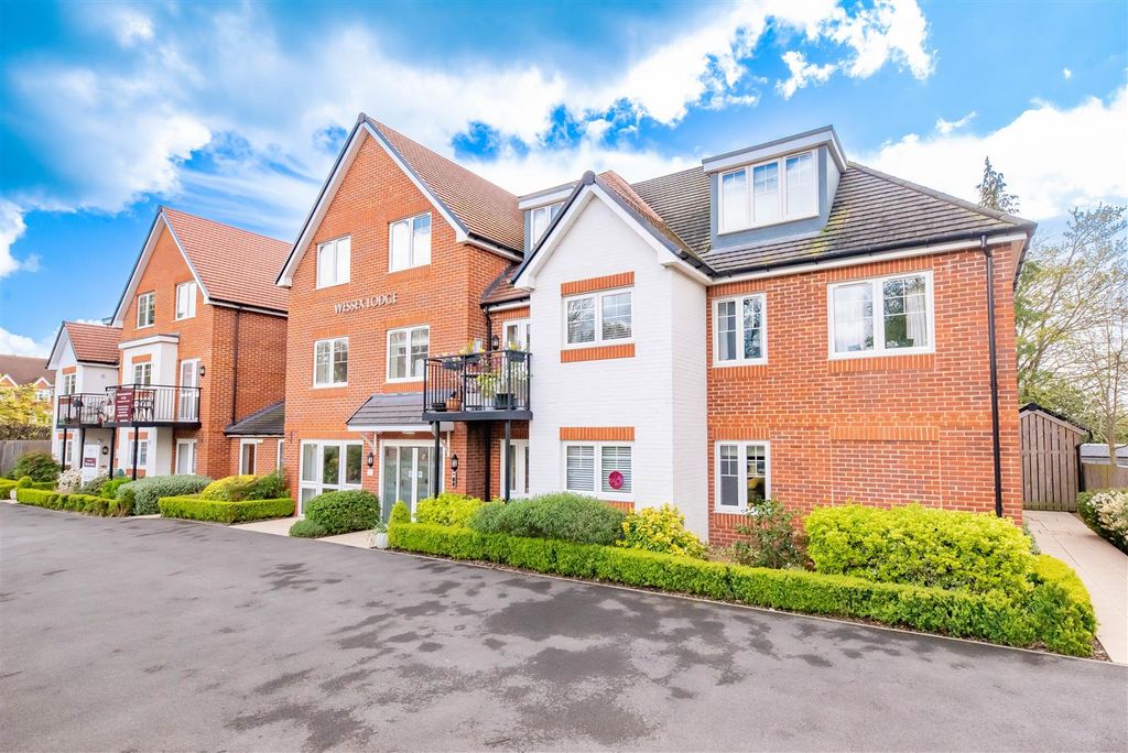 1 bed property for saleLondon Road, Bagshot GU19
