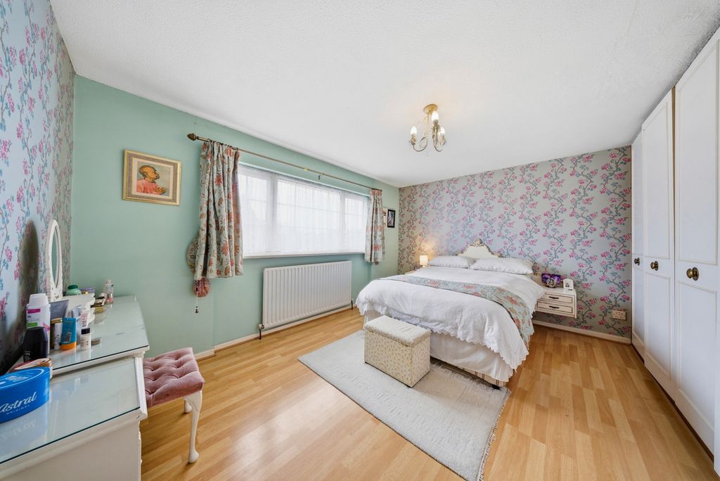 Additional image 8 of 4 bed link detached house for saleCarpenders Avenue, Watford WD19
