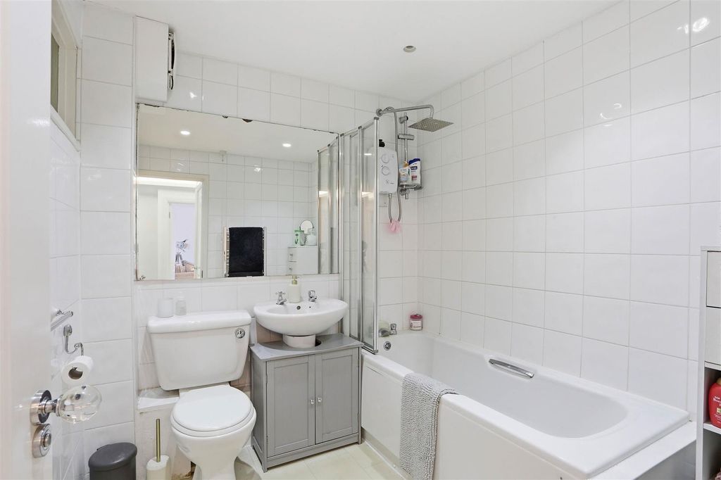 Additional image 14 of 2 bed flat for salePound Road, Banstead SM7