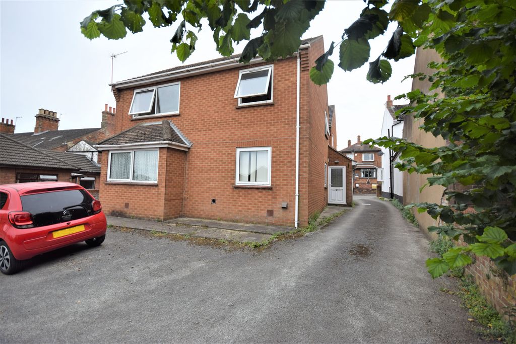 2 bed flat for saleFormans Walk, Louth LN11
