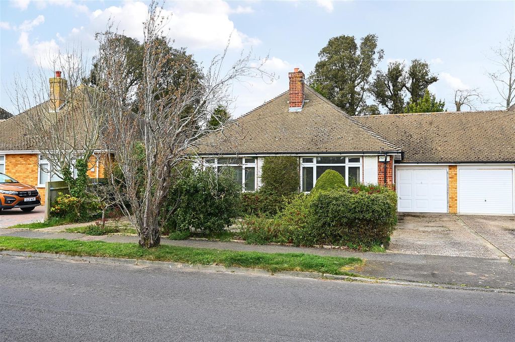 2 bed bungalow for saleCourthope Drive, Bexhill-On-Sea TN39