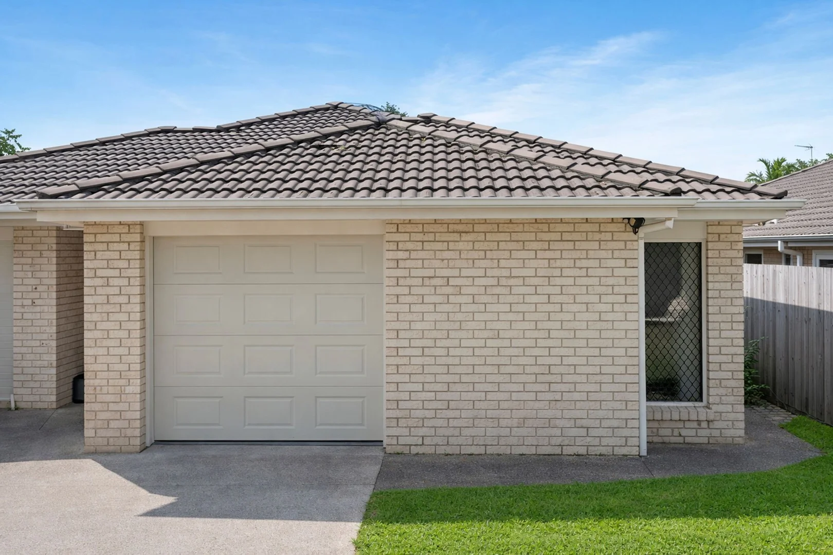2/3a Evergreen Avenue, Loganlea QLD 4131