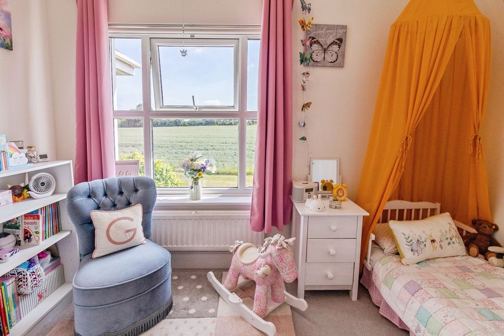 Additional image 8 of 5 bed detached house for saleGoldcrest, Aylesbury HP19