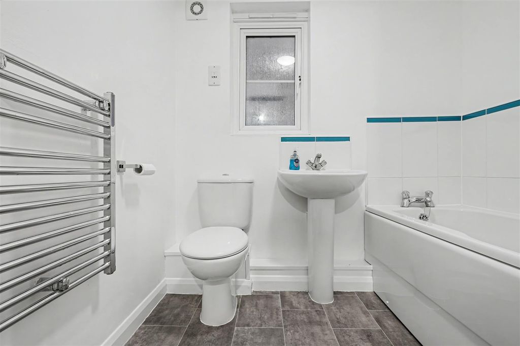 2 bed flat for saleCowslip Meadow, Draycott DE72 photo 4