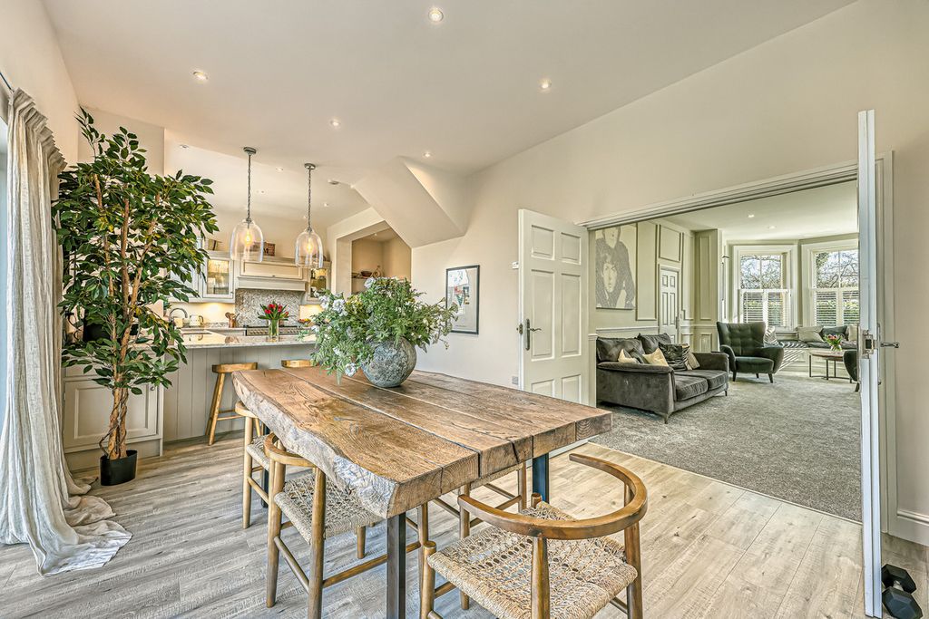 Additional image 7 of 5 bed detached house for saleRayleigh Road, Benfleet SS7