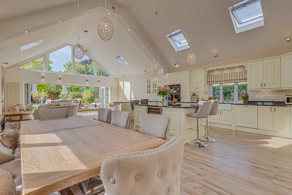 Additional image 8 of 5 bed detached house for saleHigh Road, Benfleet SS7