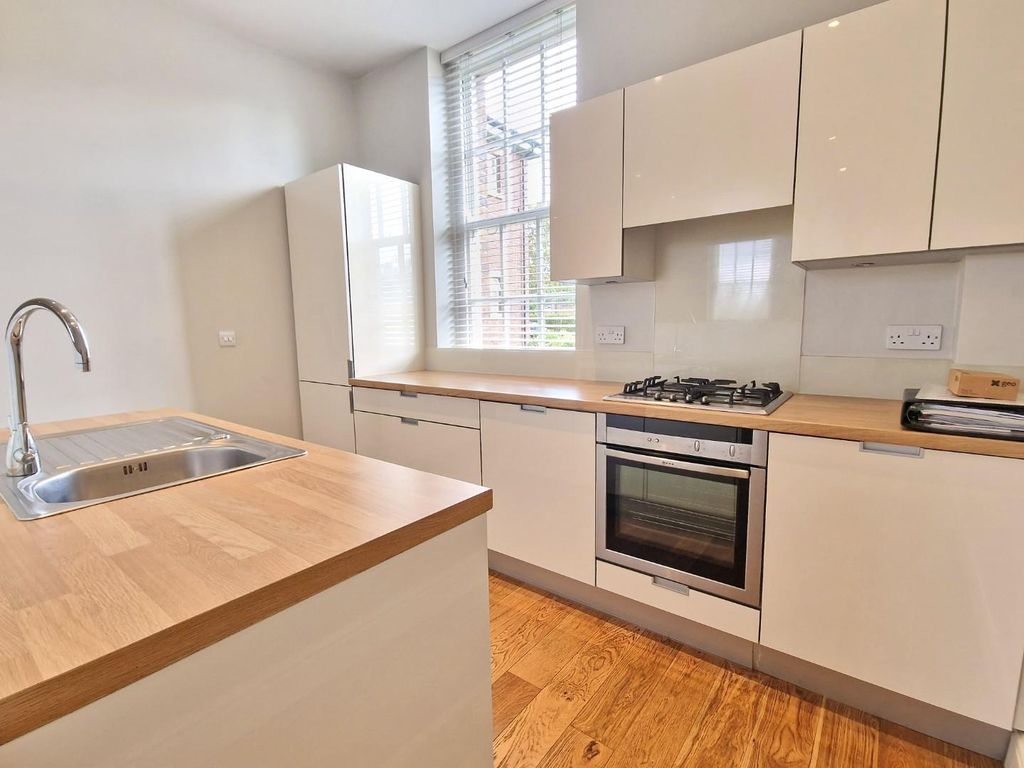 2 bed flat for saleThe Parade, Caversfield, Bicester OX27 photo 2