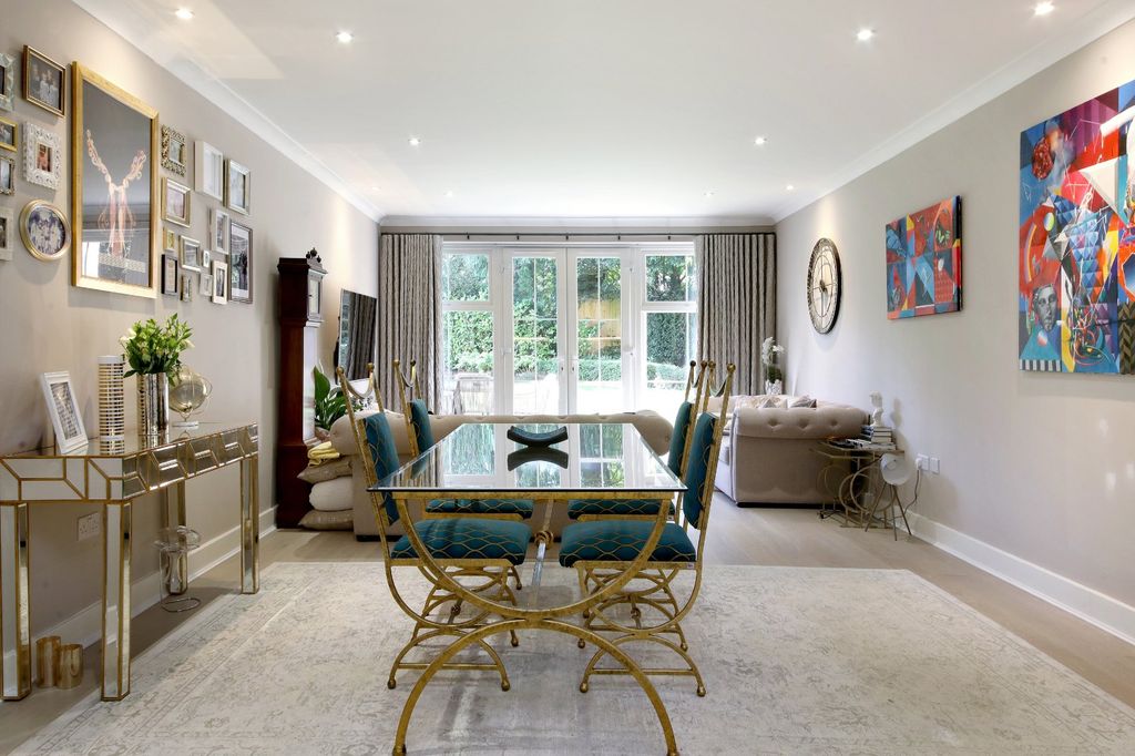 Additional image 5 of 2 bed flat for saleStation Road, Beaconsfield, Buckinghamshire HP9