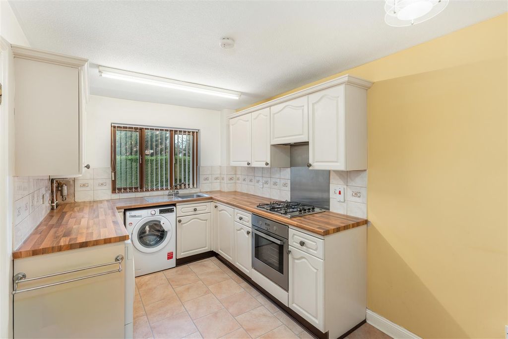 Additional image 4 of 2 bed flat for saleHornbeam Close, Banbury OX16