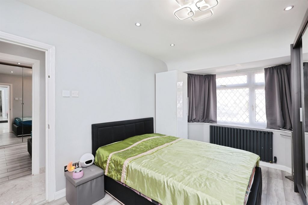 Additional image 9 of 3 bed semi-detached bungalow for saleCompton Place, Watford WD19
