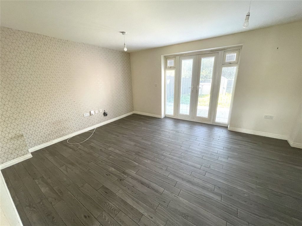 Additional image 3 of 4 bed semi-detached house for saleUppingham Gardens, Leeds, West Yorkshire LS12