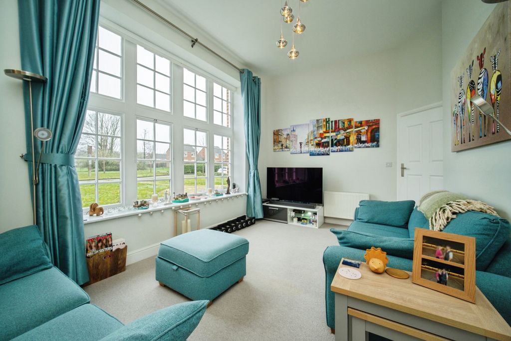 Additional image 3 of 2 bed flat for saleHospital Hill, Aldershot GU11