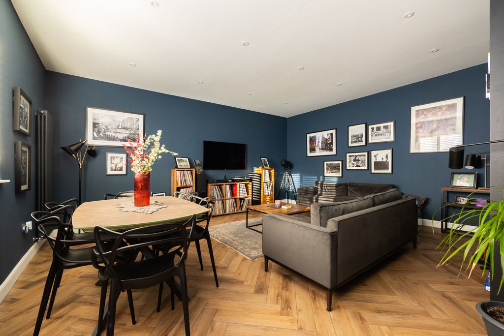 Additional image 2 of 3 bed mews for sale25 Dewar Place Lane, Edinburgh EH3