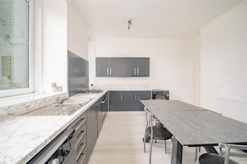 Additional image 7 of 3 bed flat for saleStrathmartine Road, Dundee DD3