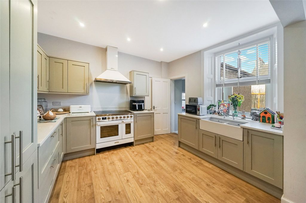Additional image 3 of 4 bed semi-detached house for saleClackmannan Road, Alloa, Clackmannanshire FK10