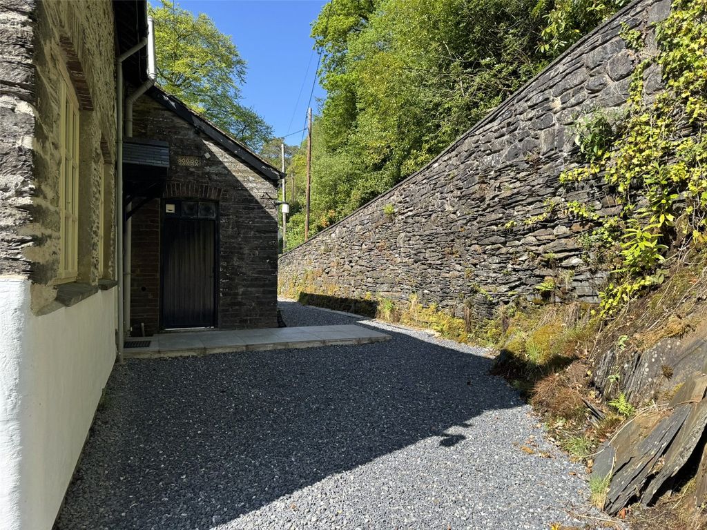 2 bed flat for salePantperthog, Machynlleth, Powys SY20 photo 3