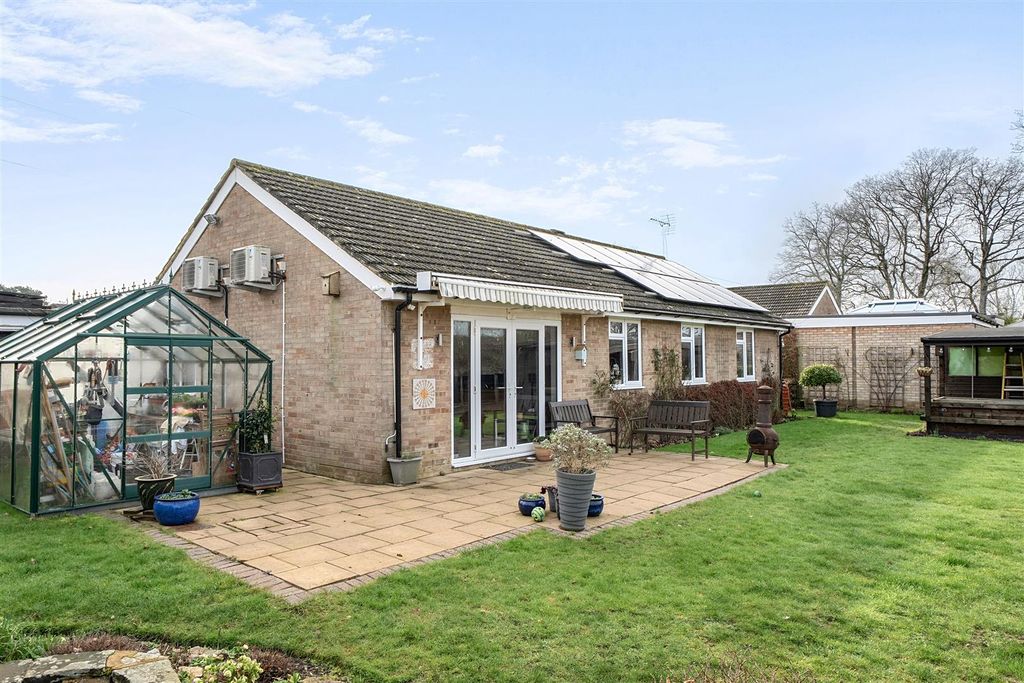 Additional image 21 of 3 bed detached bungalow for saleBushey Shaw, Ashtead KT21