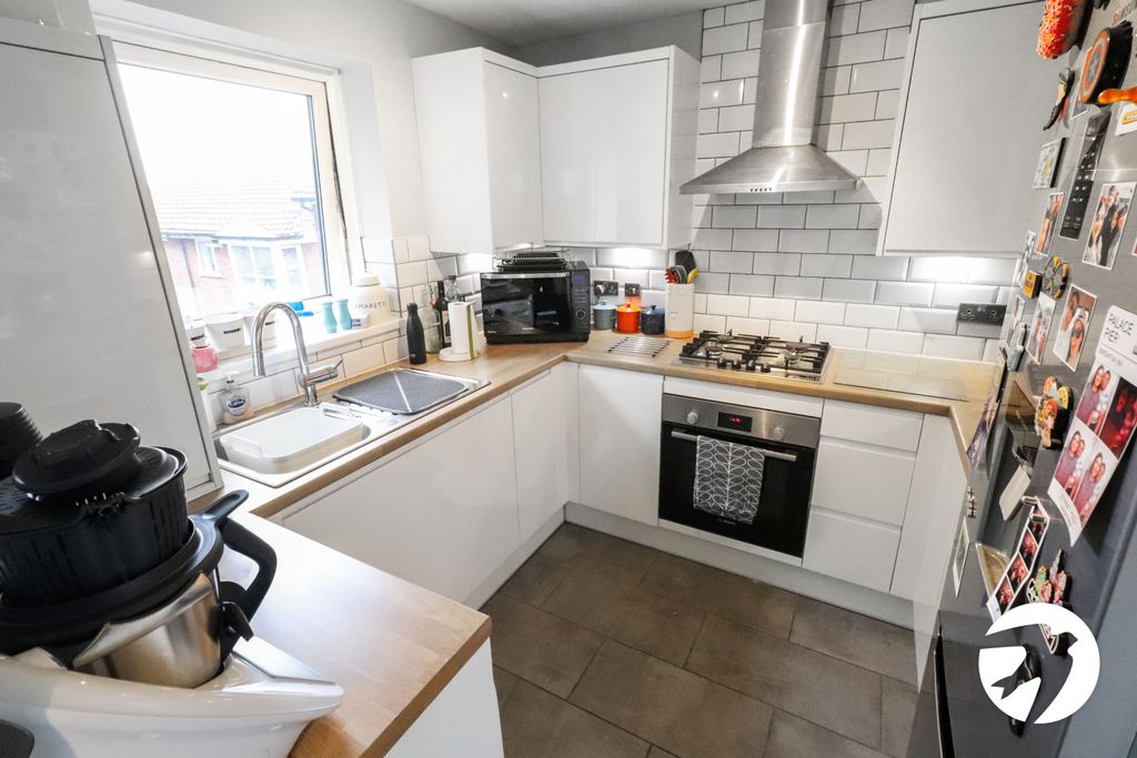 Additional image 3 of 2 bed flat for saleHeathdene Drive, Belvedere DA17