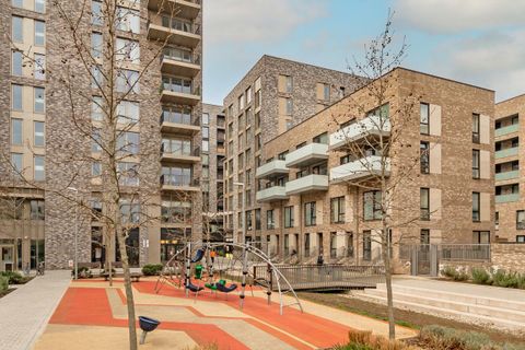 New Village Avenue, Canary Wharf E14