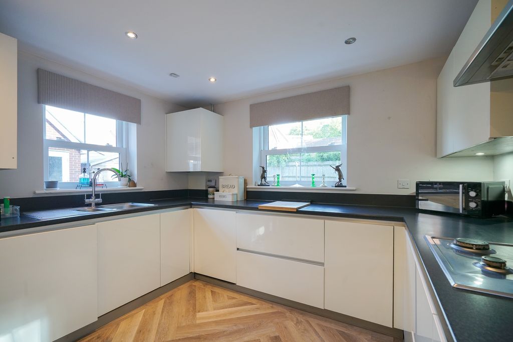 Additional image 8 of 4 bed detached house for saleElizabeth II Avenue, Berkhamsted, Hertfordshire HP4