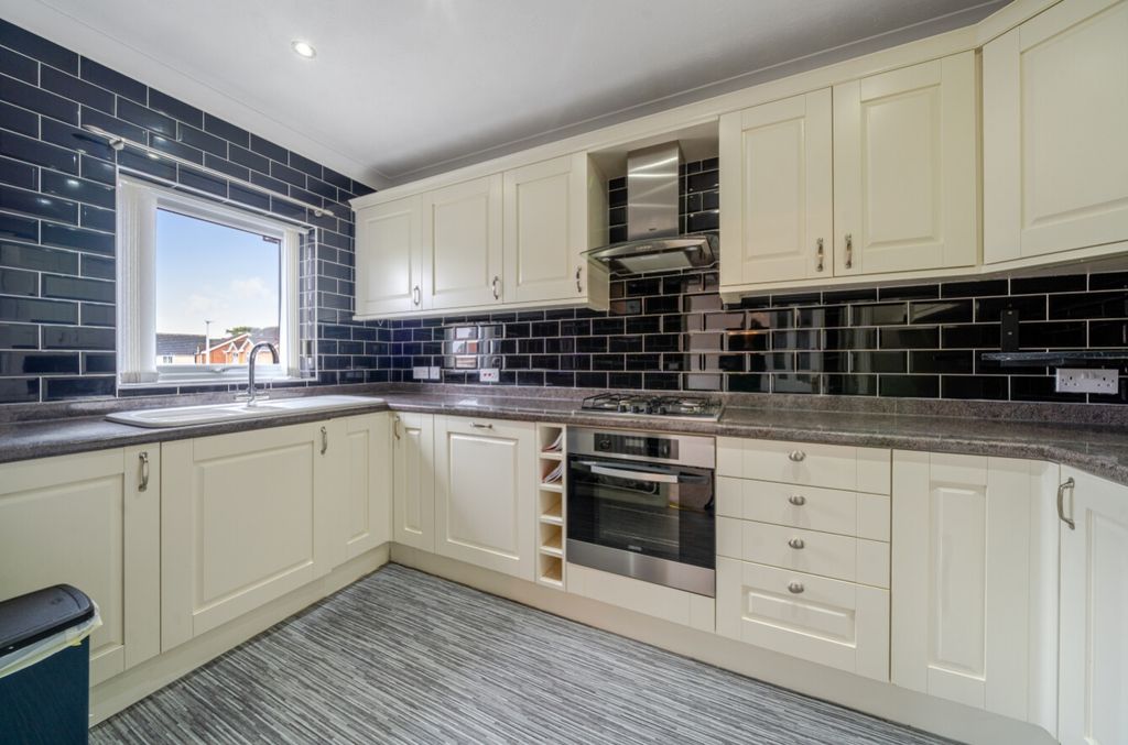 Additional image 2 of 2 bed flat for saleBriar Lane, Grimsby, Lincolnshire DN33