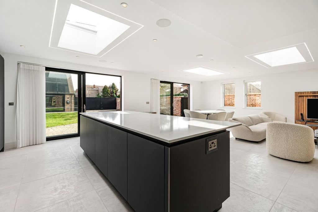 Additional image 13 of 5 bed detached house for sale137 Kimbolton Road, Bedford, Bedfordshire MK41