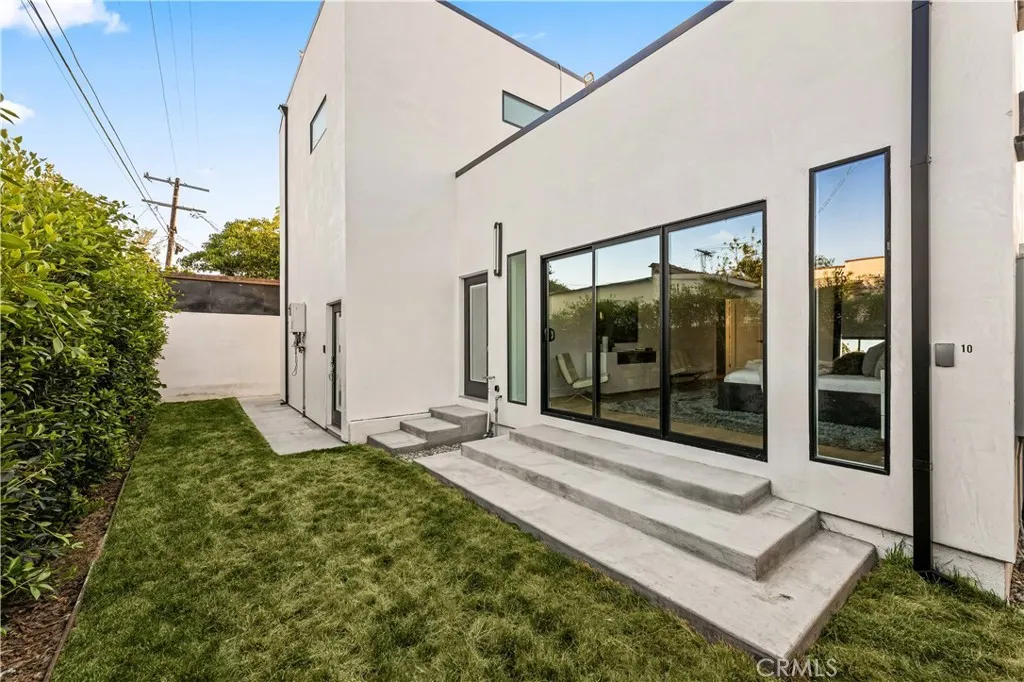 Additional image 96 of 1170 S Lucerne Blvd, Los Angeles, CA 90019