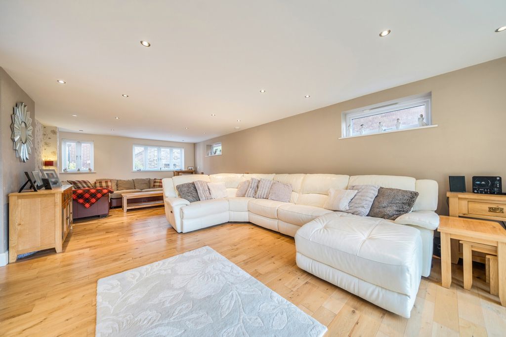 Additional image 20 of 8 bed detached house for saleFremantle Road, Belvedere DA17