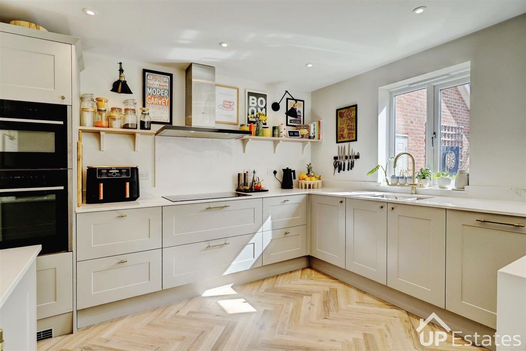 Additional image 9 of 6 bed detached house for saleGleneagles Close, Great Denham, Bedford MK40
