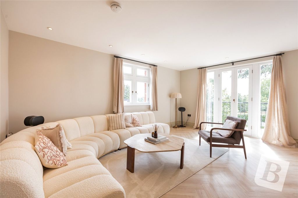 Additional image 6 of 3 bed flat for saleConvent Close, Upminster RM14