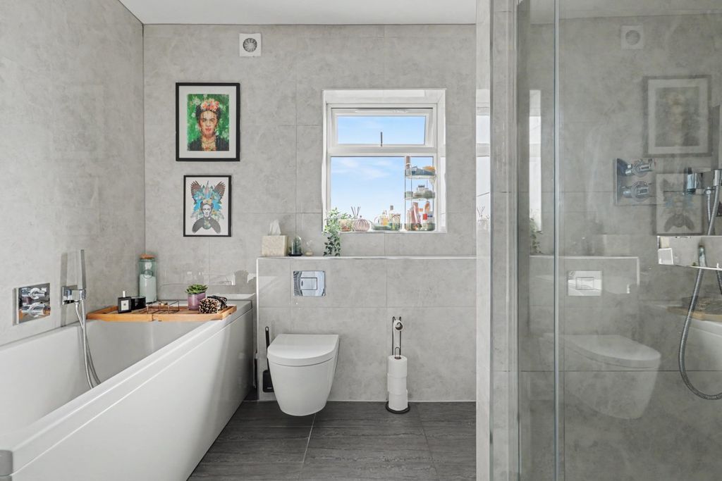 Additional image 12 of 5 bed detached house for saleRayleigh Road, Benfleet SS7