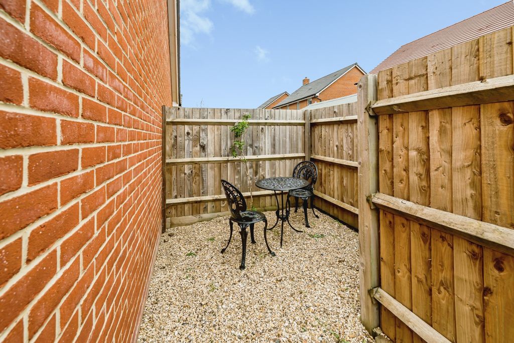 Additional image 17 of 4 bed town house for saleGrand Junction, Aylesbury HP22